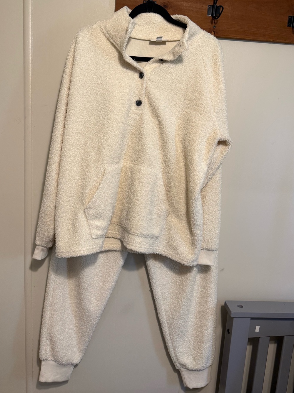 On 34th" two-piece set iOn 34th" two-piece set sweater and pants cozy